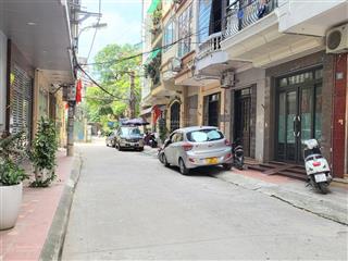 Bán nhà cũ dân xây tại phùng chí kiên. phân lô, oto tránh, vào nhà. 2 thoáng trước sau.