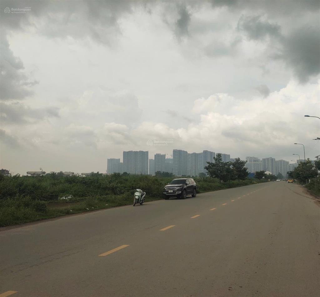 Mặt tiền kinh doanh ngang 8m, sát vinhomes grand park phường long bình