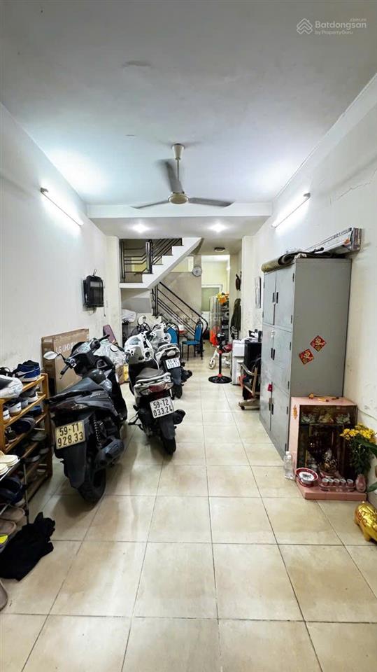 Mới  oto đổ cửa trần hưng đạo q1 thông nhiều hướng, nhà trệt 2 lầu, nở hậu tài lộc, giá tốt