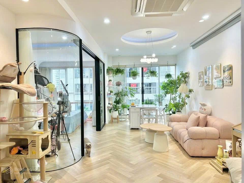 Bán căn 2 ngủ, chung cư 90 nguyễn tuân ( gần đại học khtn ), sẵn sổ, có slot ô tô, 6,8 tỉ