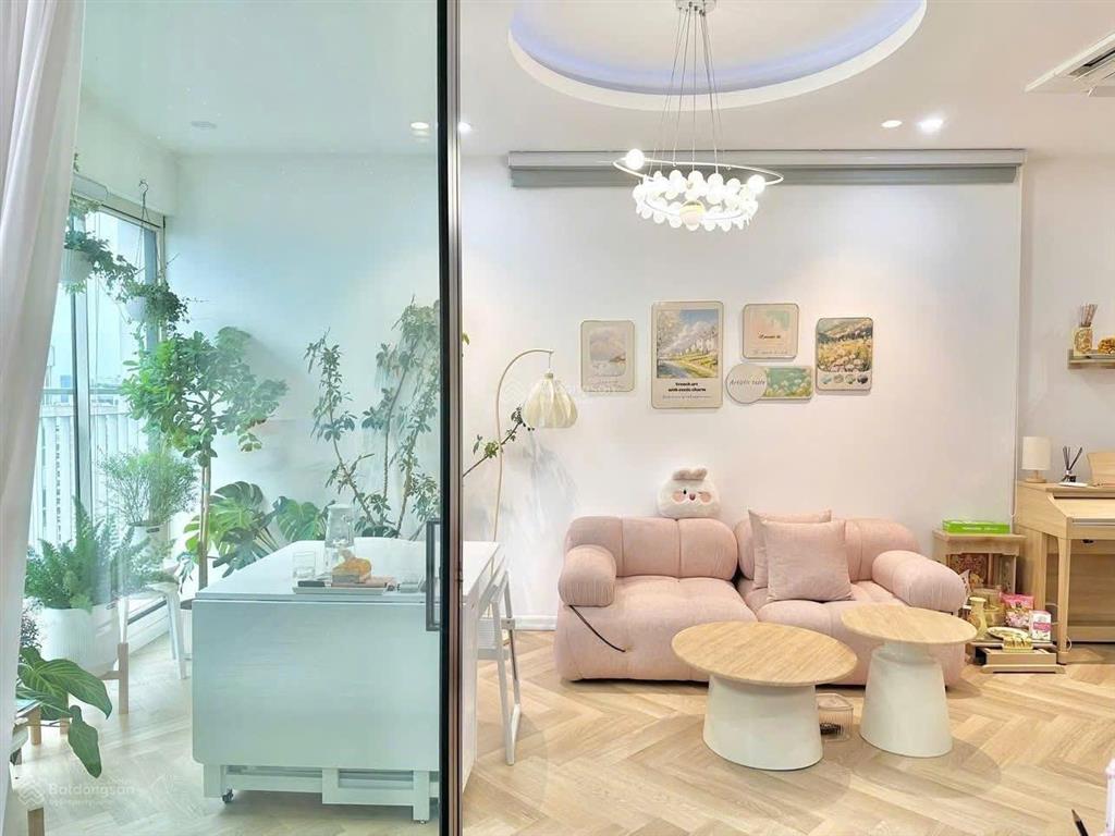 Bán căn 2 ngủ, chung cư 90 nguyễn tuân ( gần đại học khtn ), sẵn sổ, có slot ô tô, 6,8 tỉ