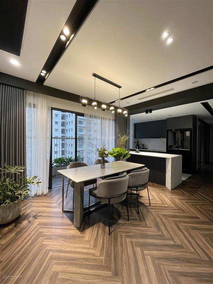 Bán căn góc 3 ban công 146m, chung cư 102 thái thịnh, sẵn sổ đỏ, có slot ô tô, 82 tr/m