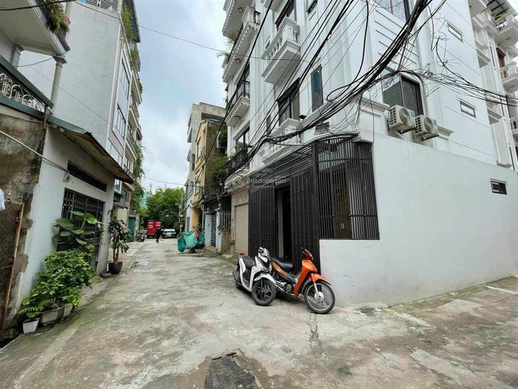 Đất đẹp thượng thanh, thanh am, dt 45m lô góc gần phố, oto , vị trí đẹp nhỉnh 5 tỷ