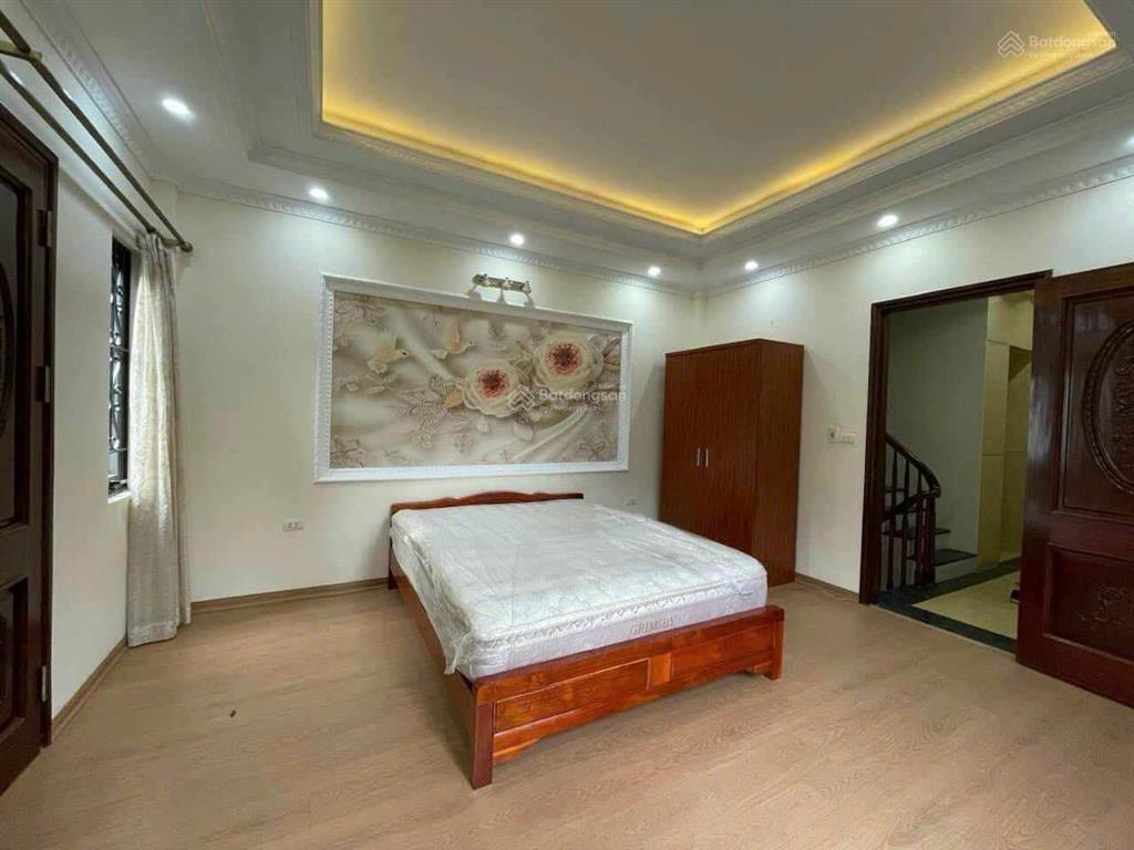Cho thuê nhà thạch bàn long biên, thang máy, oto tránh chỉ 12,5tr/thag