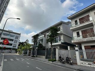 Bán gấp, biệt thự tràng an, lô góc, ô chờ thang máy, có hầm, 230m, hơn 80 tỷ, 0903 784 ***