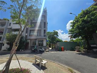 Đất 7.5x21m đối diện công viên, 100m ra sông sài gòn, view lm81, shr. giá 27.5 tỷ