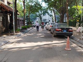 Bán đất phân lô vỉa hè ô tô tránh view vườn hoa duy tân, cầu giấy 148m chào 50 tỷ