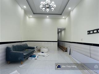 Nhà cấp 4 ,nở hậu cách phạm văn đồng 100m , có gác lửng (2pn)  hxh giá chỉ hơn 4 đồng