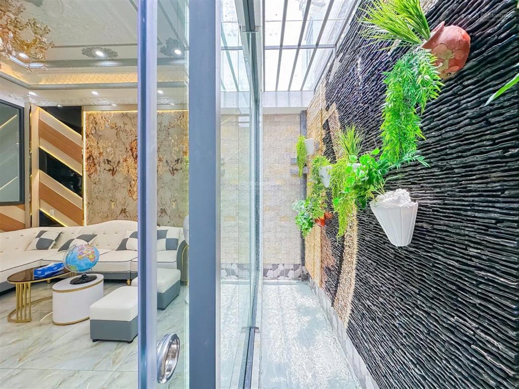 Nhà đẹp 4 tầng có thang máy kdc green riveside, nhà bè