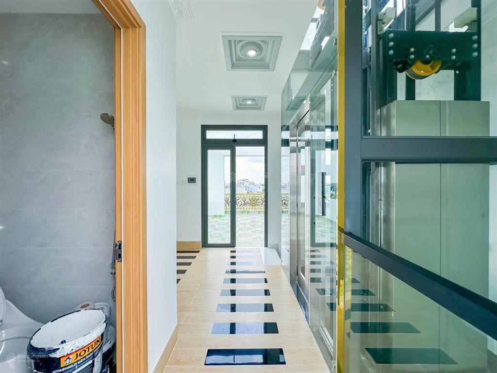 Nhà đẹp 4 tầng có thang máy kdc green riveside, nhà bè