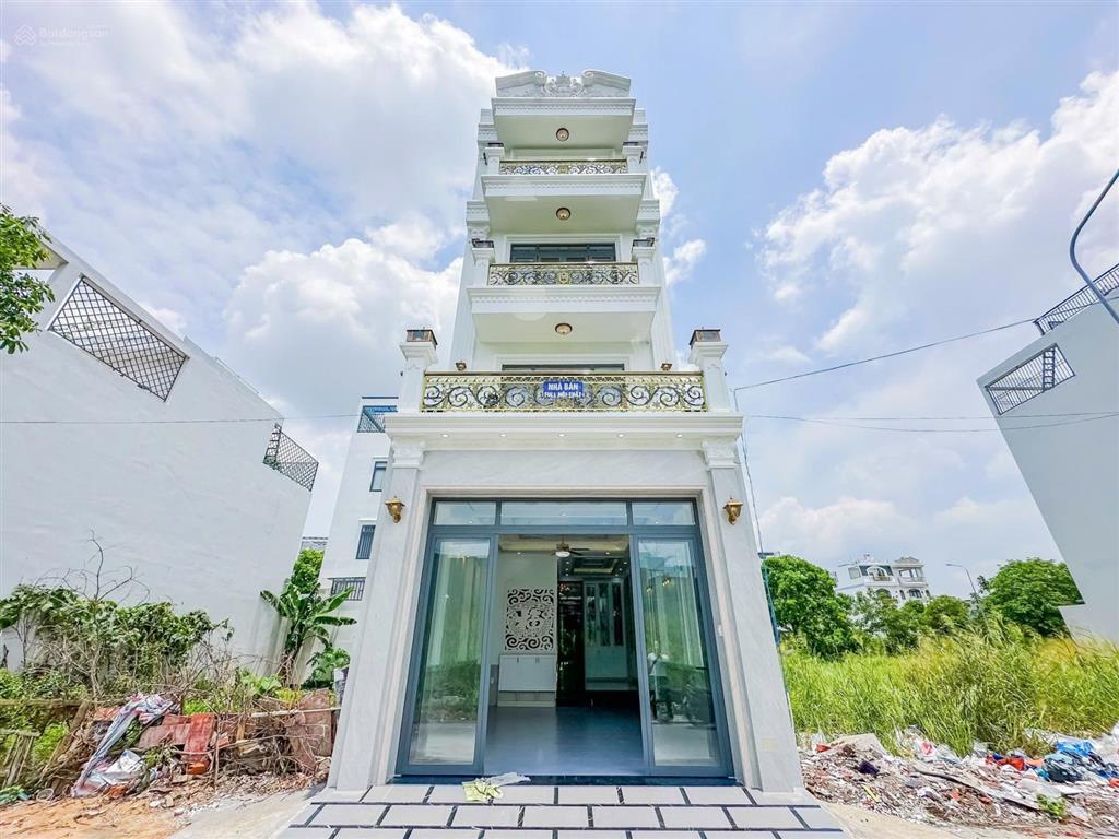 Nhà đẹp 4 tầng có thang máy kdc green riveside, nhà bè