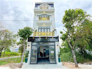 Bán nhà sổ riêng 89m2 mặt tiền trục chính kdc green riveside, có thang máy full nội thất