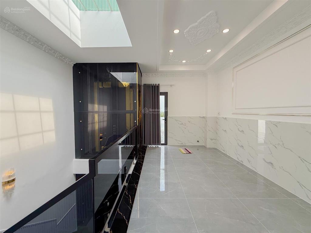 Bán nhà sổ riêng 5 tầng full nội thất có thang máy gần quận 7