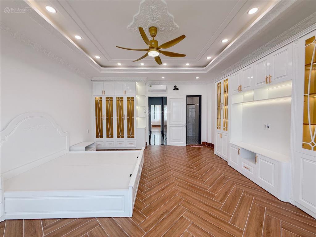 Bán nhà sổ riêng 5 tầng full nội thất có thang máy gần quận 7