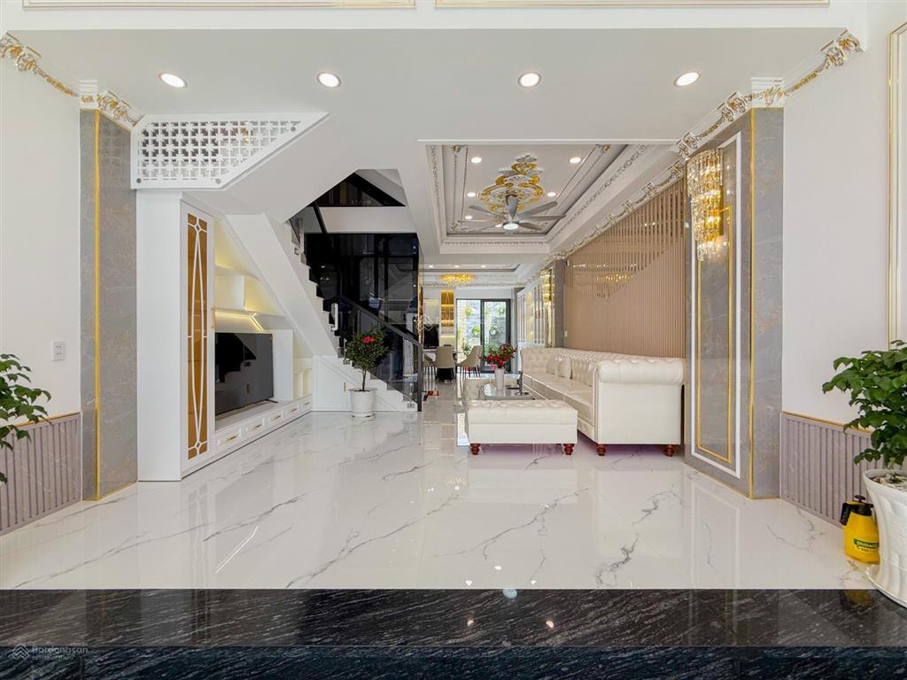 Bán nhà sổ riêng 5 tầng full nội thất có thang máy gần quận 7