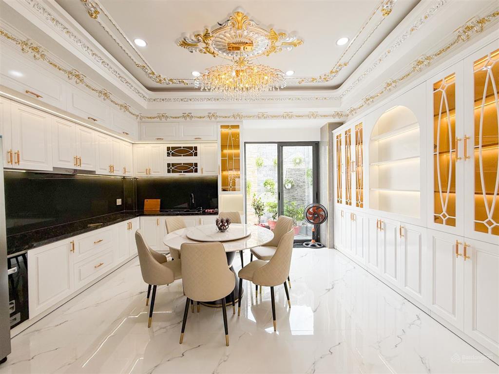 Bán nhà sổ riêng 5 tầng full nội thất có thang máy gần quận 7