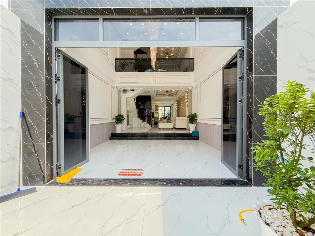 Bán nhà sổ riêng 5 tầng full nội thất có thang máy gần quận 7