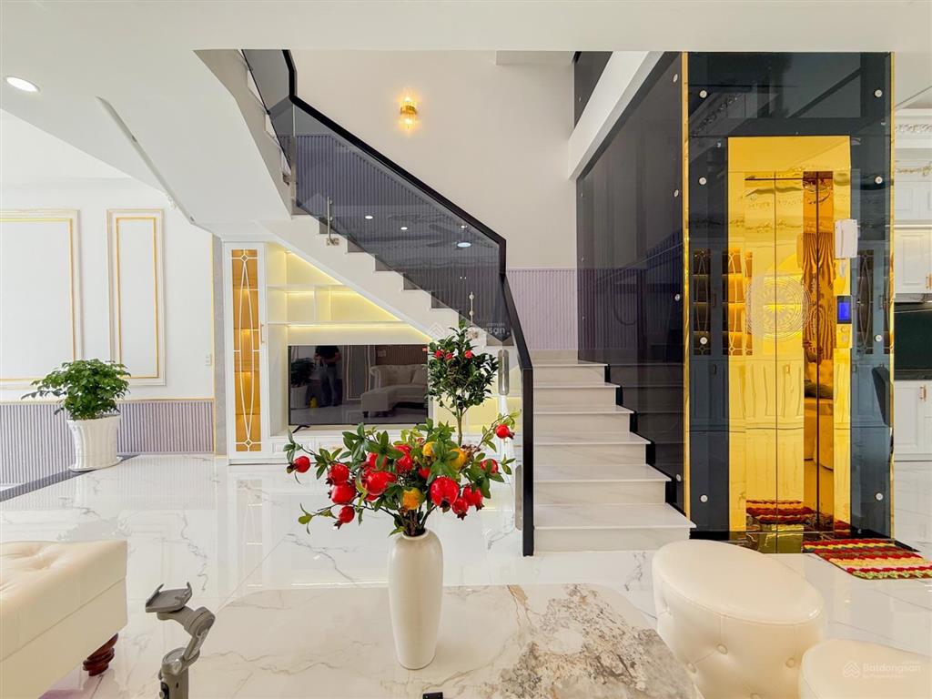 Bán nhà sổ riêng 5 tầng full nội thất có thang máy gần quận 7