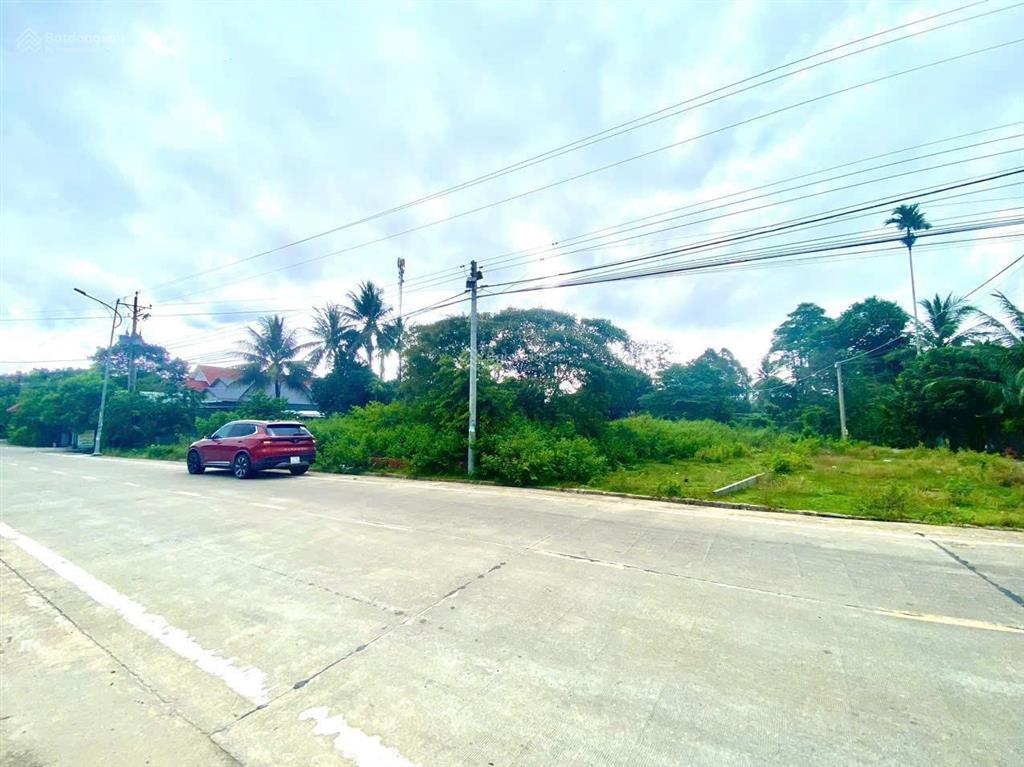 Bán nền 129m2 mặt tiền đường bến tràm, full thổ cư. chỉ cách trung tâm 3km, giá cực kỳ tốt 2.45 tỷ