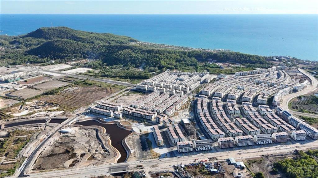 Bán lô diện tích lớn 144m2, tđc suối lớn. đối diện vườn hoa, gần biển, gần trung tâm apec, giá tốt