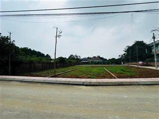 Hiện tại e còn 8 lô đất diện tích 100m, cách đại học quốc gia gia chỉ 5 phút lái xe, giá tốt