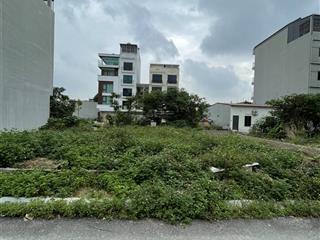 Bán đất phân lô mặt tiền rộng ô tô vào nhà khu tái định cư cự khốigần công viên 71m27.1ty