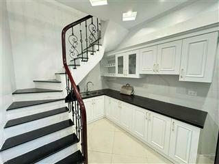 Bán nhà 4 tầng  đường cát linh  đống đa  hà nội. giá 5.9 tỷ (sổ đỏ phân lô vuông)