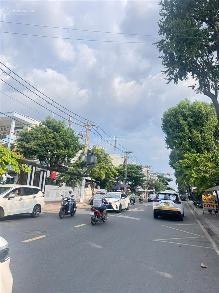 Bán căn góc 2 mt thống nhất (8mx21m nở hậu 10m) 2 lầu  hđt 100tr/tháng giá 32 tỷ thương lượng