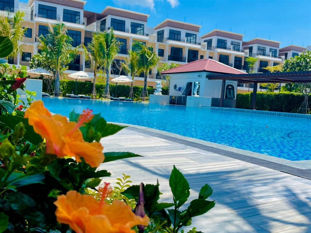 Nhà phố liền kề hồ bơi (5,8 tỷ ) căn đẹp không vướng