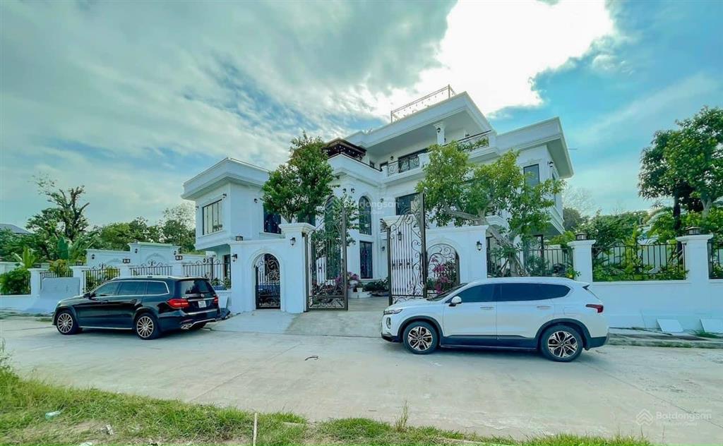 Làm ăn thua lỗ bán gấp 18 tỷ biệt thự mặt biển tại đảo tuần châu 500m2.  0914 043 ***