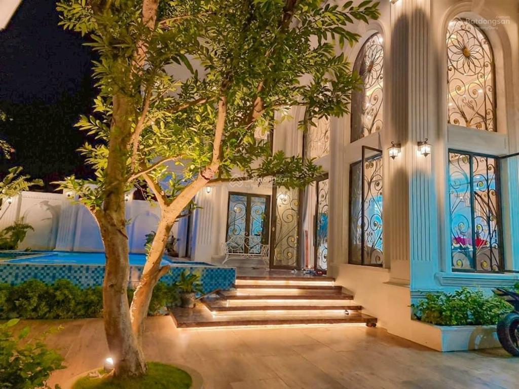 Làm ăn thua lỗ bán gấp 18 tỷ biệt thự mặt biển tại đảo tuần châu 500m2.  0914 043 ***