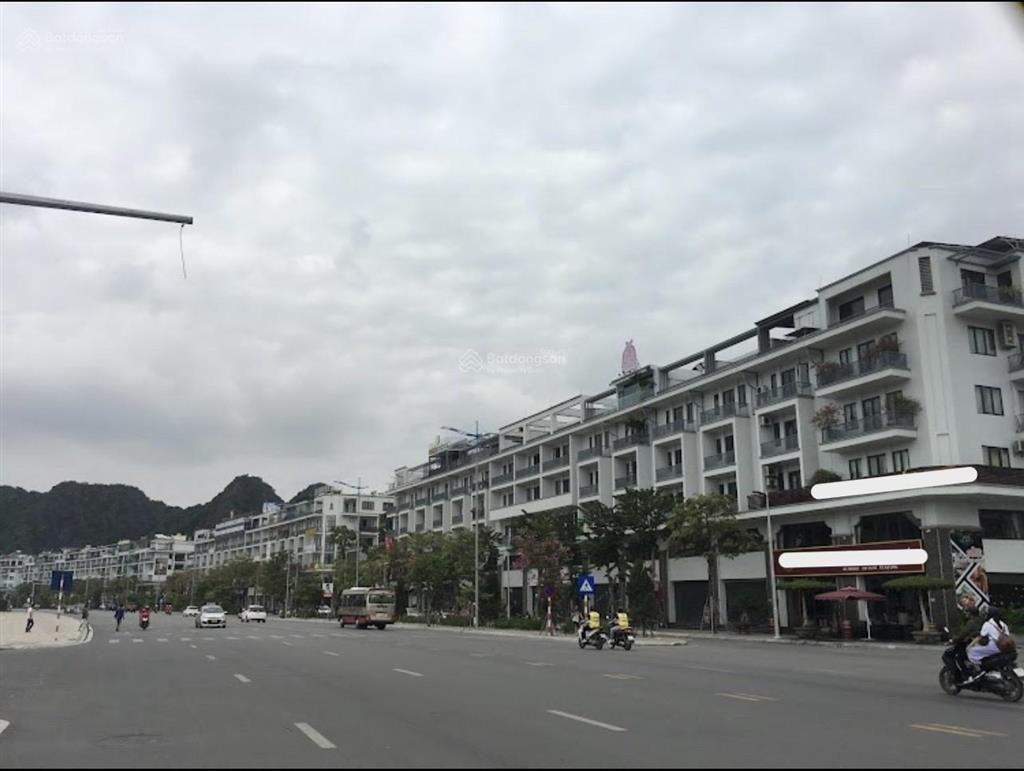 Bán lỗ monbay căn góc thông sát góc mặt quảng trường view biển hạ long giá 29 tỷ,  0914 043 ***