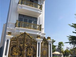Chính chủ bán gấp nhà kdc sài gòn south. dt 181m2. giá 48 tr/m2 tính luôn cả nhà.  0904 333 ***