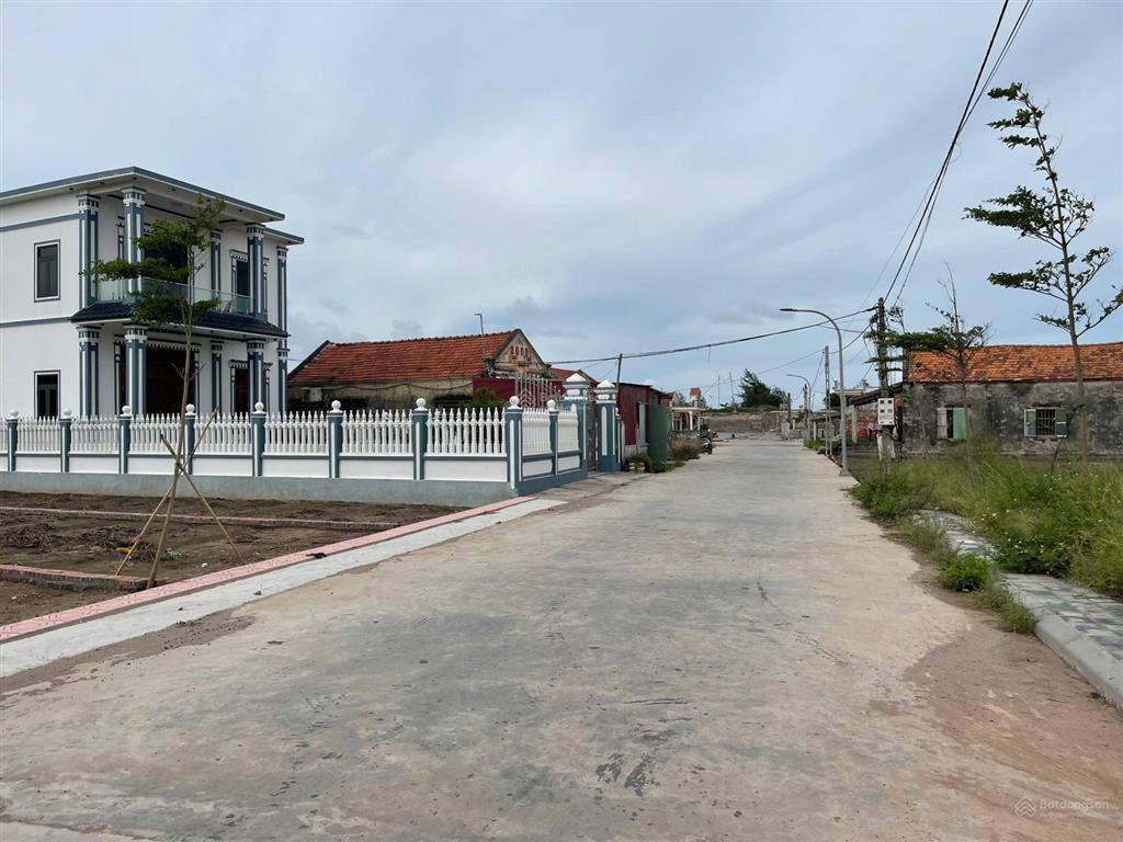 Đất như hình! giá rẻ 1,3 tỷ lô đất hướng nam đối diện quảng trường biển phố đi bộ