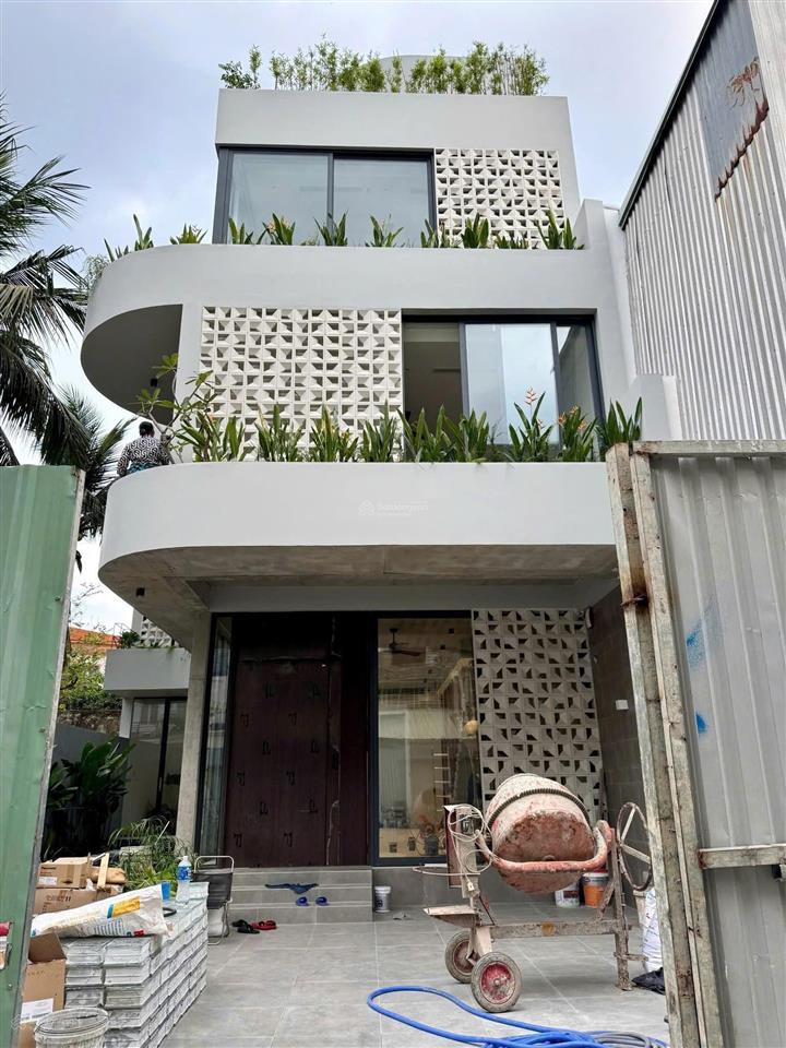 Cho thuê biệt thự đường nguyễn ư dĩ, thảo điền, quận 2,ngang 9.5m, trệt 3 lầu, có hồ bơi, sân vườn