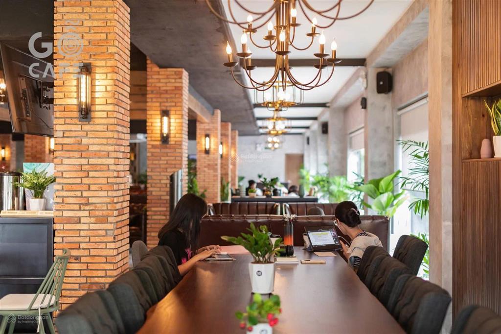 Cho thuê nhà góc 2 mặt tiền sư vạn hạnh, p.13, q.10 diện tích 30x12m trệt 1 lầu giá 161tr