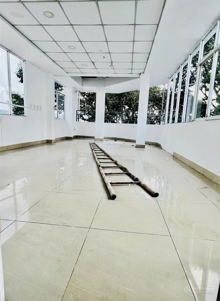 Cho thuê nhà góc 2 mặt tiền nguyễn tri phương, phường 8, quận 10