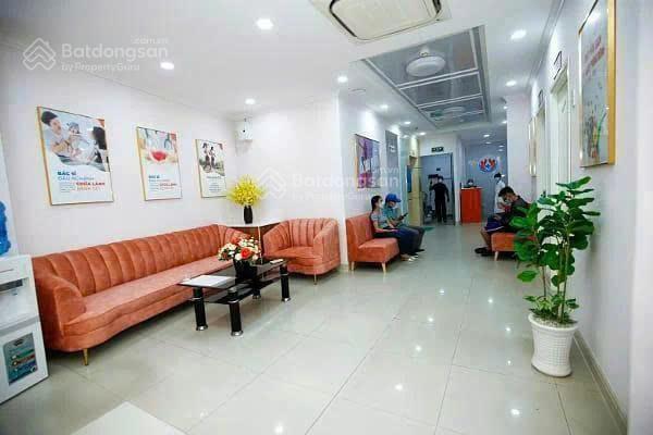 Cho thuê tòa nhà 2mt 74a cmt8, q3  dt 8x24m nở hậu 12m hầm 6 lầu giá 240 triệu