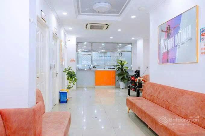 Cho thuê tòa nhà 2mt 74a cmt8, q3  dt 8x24m nở hậu 12m hầm 6 lầu giá 240 triệu