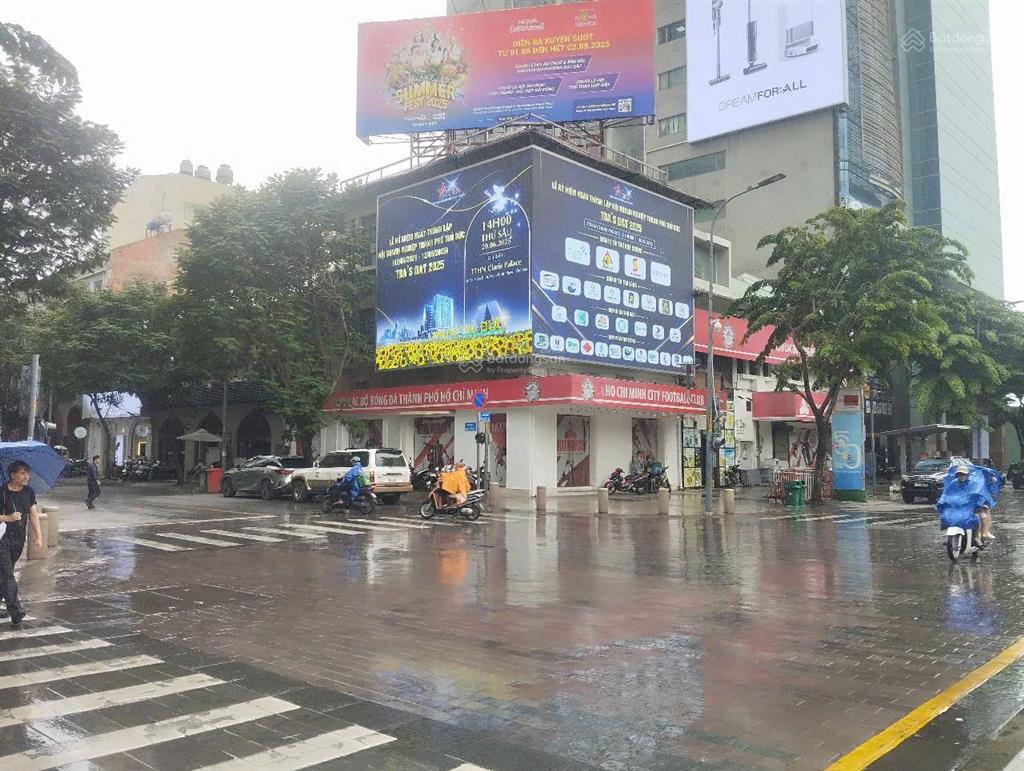 Cho thuê góc 2 mặt tiền đường nguyễn huệ  ngô đức kế, q1, diện tích 10x20m, trệt, giá 250 triệu