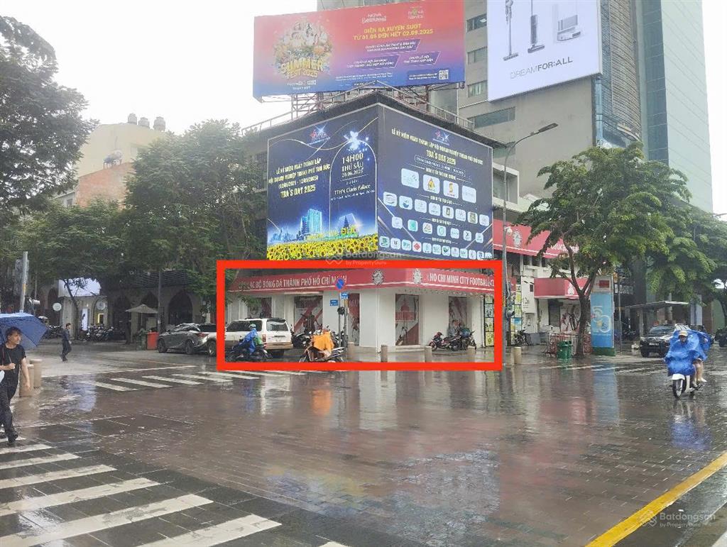 Cho thuê góc 2 mặt tiền đường nguyễn huệ  ngô đức kế, q1, diện tích 10x20m, trệt, giá 250 triệu