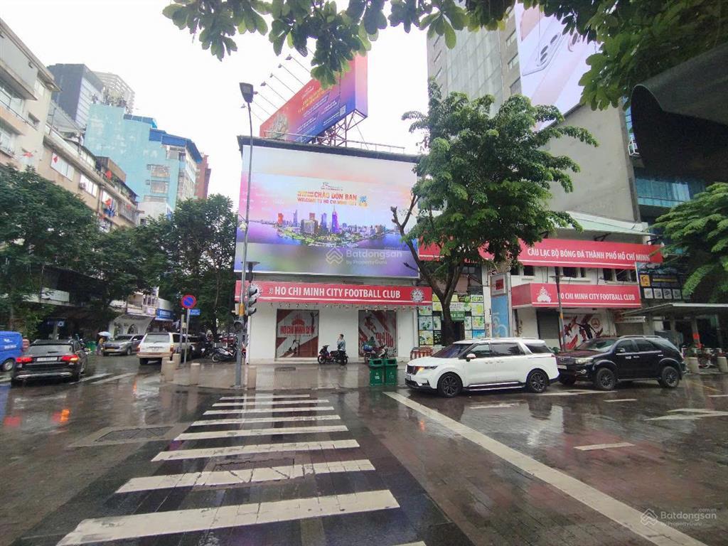 Cho thuê góc 2 mặt tiền đường nguyễn huệ  ngô đức kế, q1, diện tích 10x20m, trệt, giá 250 triệu