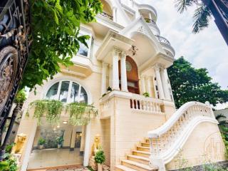 Cho thuê biệt thự & hồ bơi đường số 66 p. thảo điền q2 dt 15.8x19.8m hầm trệt lửng 2 lầu, giá 100tr