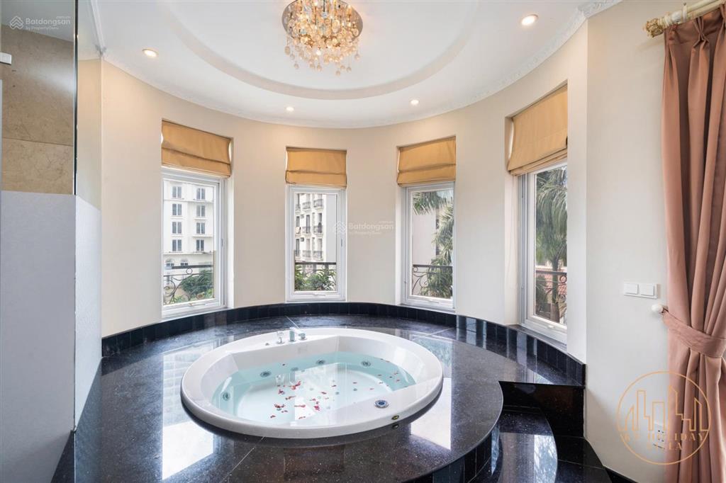 Cho thuê biệt thự & hồ bơi đường số 66 p. thảo điền q2 dt 15.8x19.8m hầm trệt lửng 2 lầu, giá 100tr