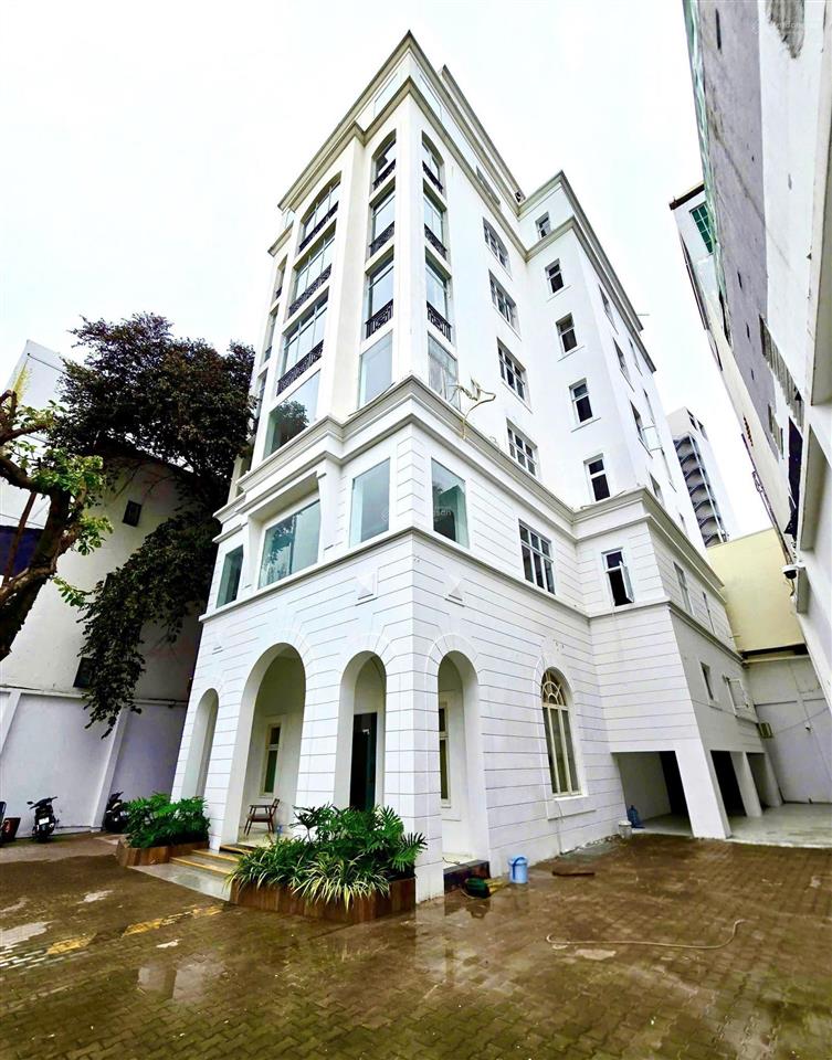 Cho thuê tòa nhà mt hoàng diệu, p.10 , q.phú nhuận, 20x30m, hầm trệt 6 lầu tm pccc, giá 300tr
