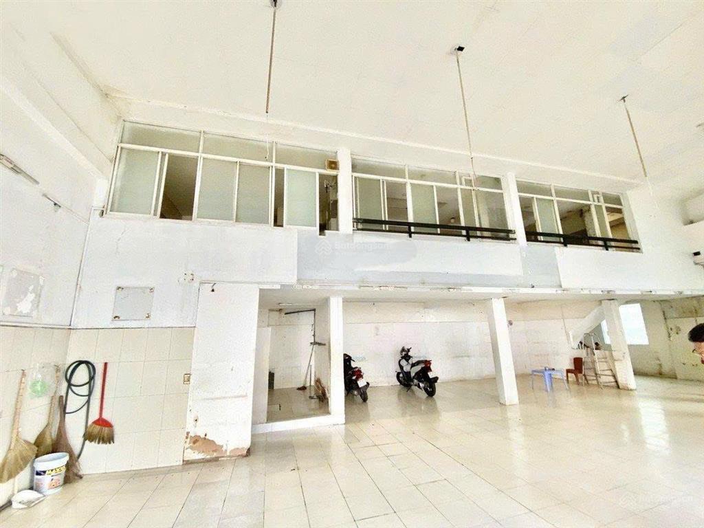 Cho thuê nhà mặt tiền đường trần phú, phường 4, quận 5 diện tích 150m2 trệt 3 lầu giá 120tr