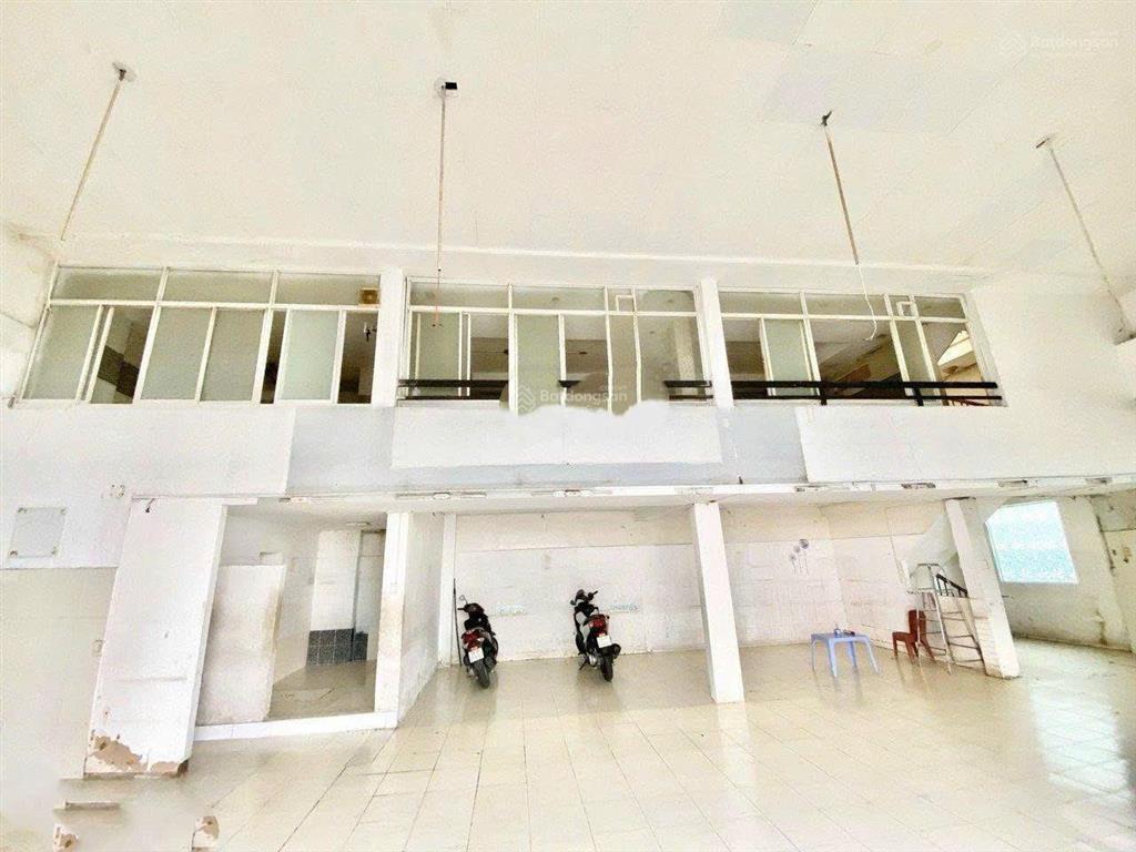 Cho thuê nhà mặt tiền đường trần phú, phường 4, quận 5 diện tích 150m2 trệt 3 lầu giá 120tr