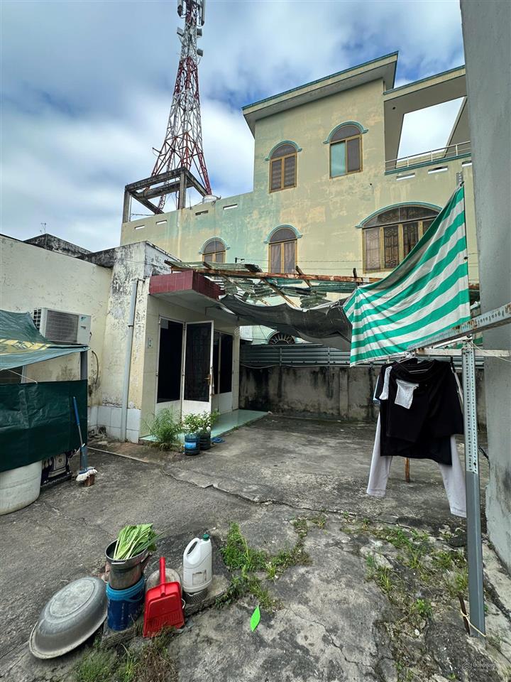 Bán đất kèm nhà diện tích 318m2 kèm nhà và 6 phòng trọ. đường tân thuận tây quận 7. giá 20,765 tỷ