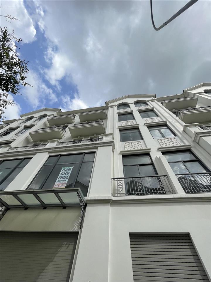 Bán gấp nhà phố dt 126m2 the manhattan, xd 5 tầng, sát công viên, hướng đông nam sổ sẵn giá 24,5 tỷ