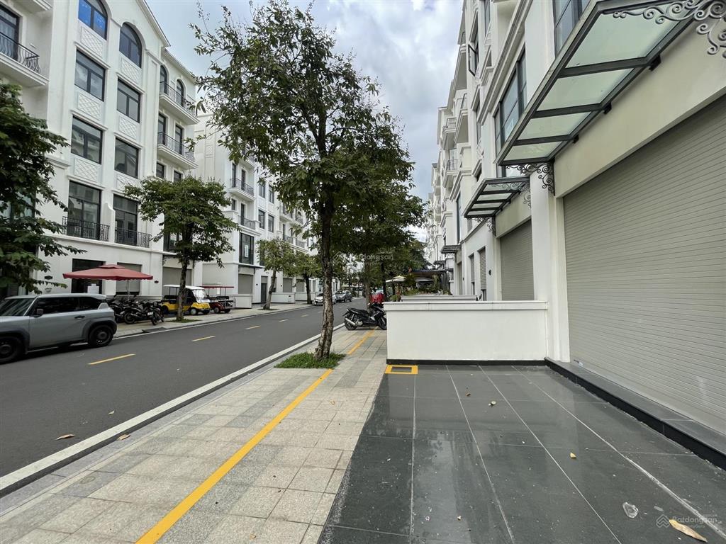 Bán gấp nhà phố dt 126m2 the manhattan, xd 5 tầng, sát công viên, hướng đông nam sổ sẵn giá 24,5 tỷ